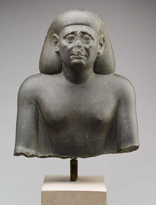 De ce atât de multe statui egiptene au nasul spart