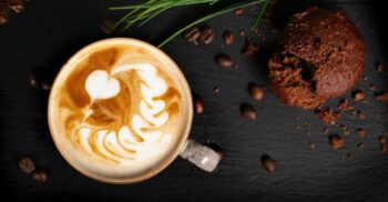 Vești bune pentru iubitorii de cafea. Consumul zilnic poate fi benefic pentru inimă