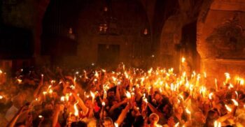 Adevărul despre lumina de Paște: Ce explicații științifice și nu numai sunt pentru minunea din Sfântul Mormânt