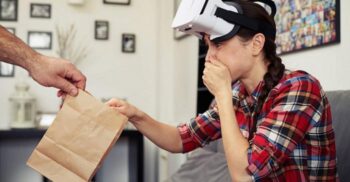 De ce ai rău de mișcare când îți pui ochelarii VR: explicația cercetătorilor