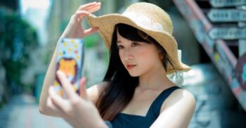Selfie-urile ar putea fi vinovate pentru creșterea numărului de operații estetice