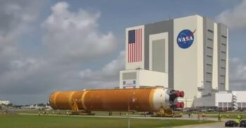 Noua rachetă NASA e pregătită să fie lansată către Lună peste 12 zile (Foto)