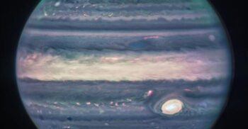 Telescopul Spațial James Webb a surprins aurore spectaculoase pe Jupiter