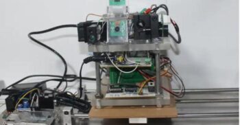 Cercetătorii au construit un robot care ucide gândacii țintindu-i cu laser (Video)