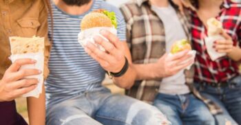 De ce avem tendința de a mânca mult, fără oprire: explicația cercetătorilor