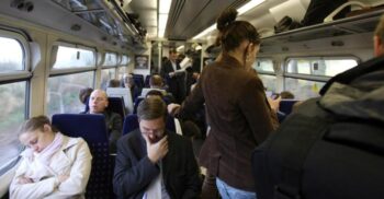 Cum se dilată timpul: un nou studiu îți explică de ce simți că „îmbătrânești” în tren