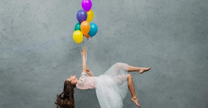 De câte baloane cu heliu este nevoie pentru a ridica un om în aer?