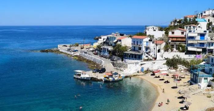 Misterul insulei Ikaria din Grecia. De ce oamenii de aici trăiesc peste 90 de ani