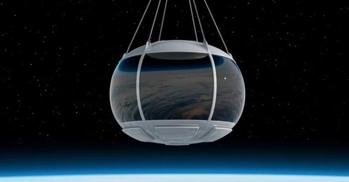 Cât te costă să mănânci la 25 km deasupra Pământului