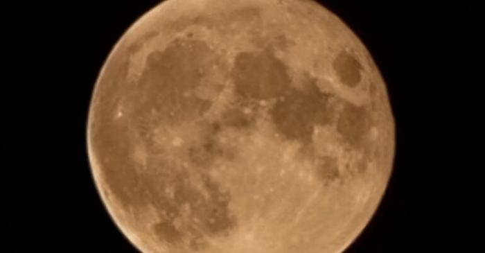 Fenomen rar: „Super Luna albastră” va fi vizibilă la noapte