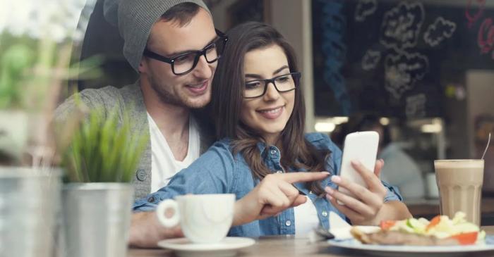 Smartphone-urile ascultă utilizatorii pentru a personaliza reclamele