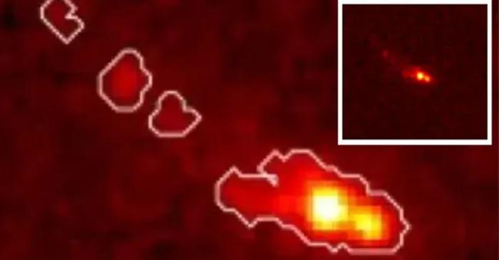 Această galaxie este una dintre cele mai mari observate în universul timpuriu.