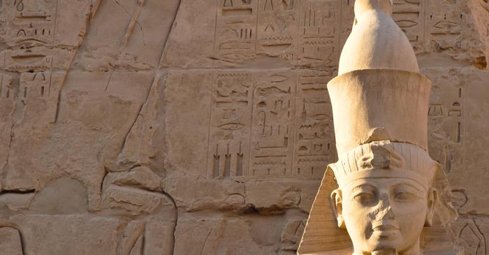 Descoperirea jumătății superioare a statuii gigantice a lui Ramses al II-lea
