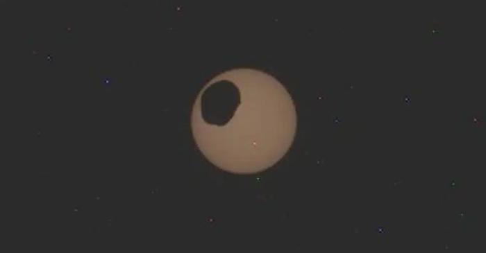 Luna Phobos ar putea să nu fie ceea ce credeam că este