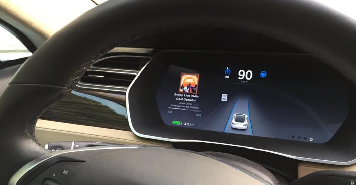 Tesla: Autopilot cu puncte pentru o mai mare siguranță