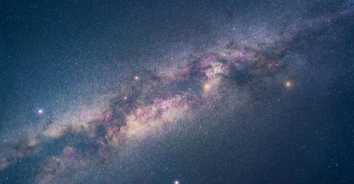 Inflația cosmică: cheia materiei întunecate?