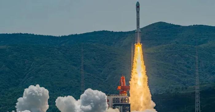 Sateliții chinezești Qianfan perturbă observațiile astronomice prin strălucirea lor neobișnuită