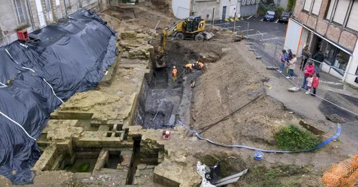 Ce secrete ascunde castelul uitat din Bretania?