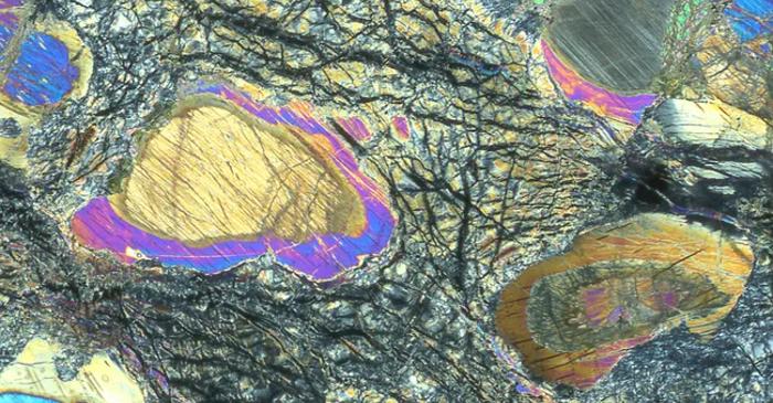 Cercetătorii au atins un record mondial în explorarea mantalei terestre la 1,2 kilometri adâncime