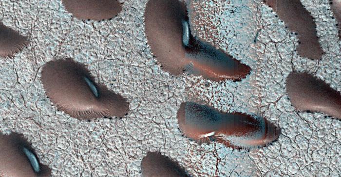 Dunele marțiene în formă de fasole dezvăluie secretele climatice ale planetei Roșii