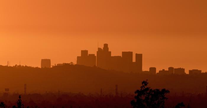 Los Angeles se confruntă cu evacuarea în masă a 130.000 de rezidenți din cauza unor incendii devastatoare