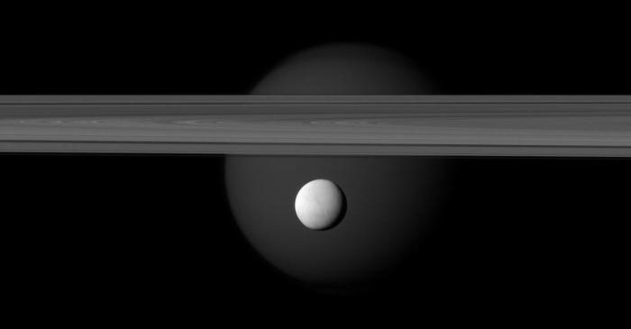 Oceanul Arctic, laborator natural pentru detectarea vieții pe luna lui Saturn, Enceladus