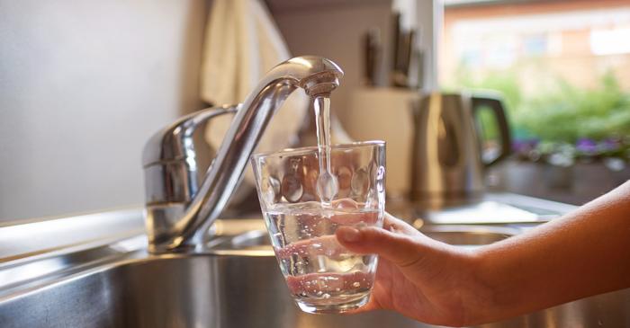 Un poluant etern din erbicide, descoperit în apa de la robinet în Franța