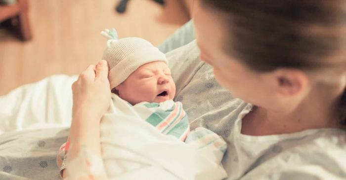 Studiu: Dezastrele climatice din timpul sarcinii pot modifica dezvoltarea creierului la copii