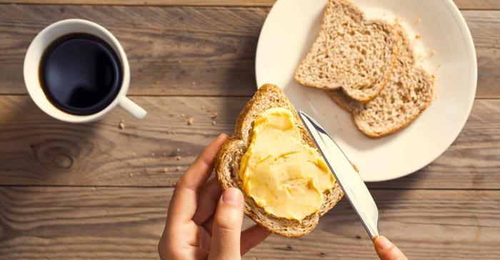 Înălțimea mesei, nu ghinionul, face ca tartina cu unt să cadă mereu pe partea unsă