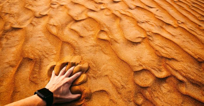 Cum putem simți obiecte fără să le atingem direct?