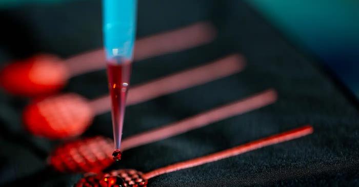 O nouă jucărie înlocuiește animalul virtual Tamagotchi cu bacterii bioluminescente vii