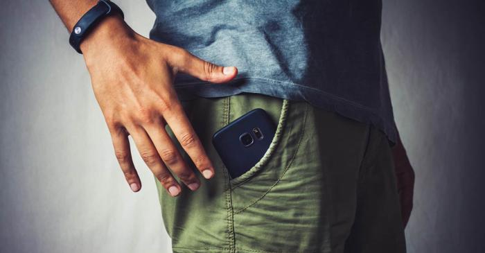 Senzația că telefonul vibrează în buzunar este o iluzie creată de creier