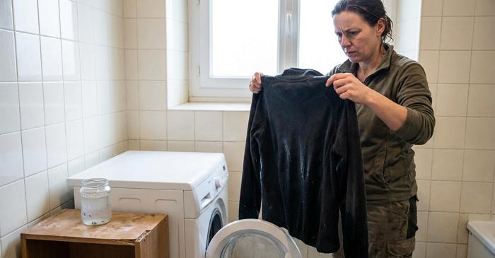 Hainele din plastic reciclat accelerează în realitate poluarea