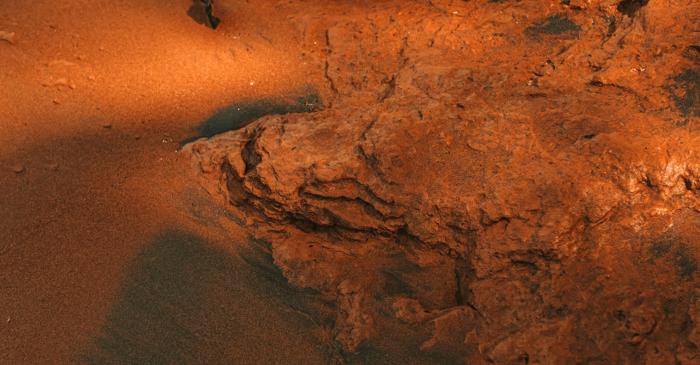 Ce fenomen neașteptat transformă solul marțian într-o crustă solidă?