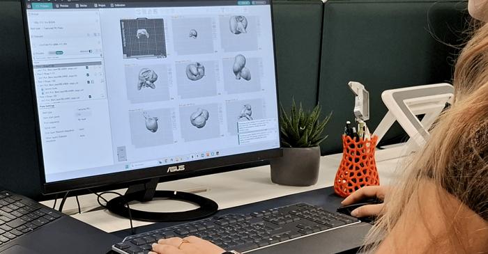 Cum devine un cod informatic un obiect fizic solid?