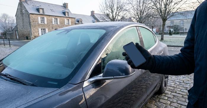 Mașinile electrice elimină pentru totdeauna grătarul de gheață de pe parbriz