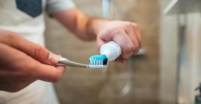 Periajul dentar lasă în urmă adevărata cauză a respirației neplăcute
