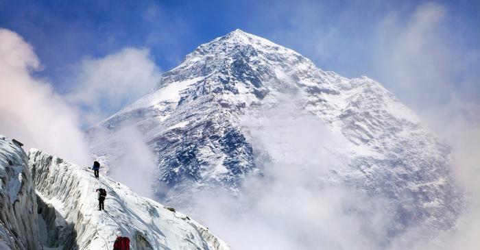 Râurile fac muntele Everest să crească cu 50 de metri în 89.000 de ani