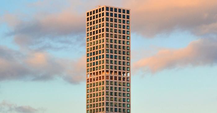 Un zgârie-nori de lux din Manhattan se fărâmițează la doar un deceniu de la construcție