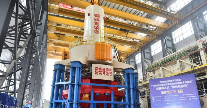 China a dezvoltat o forez revoluționară pentru extragerea de minerale la peste 1.000 de metri adâncime