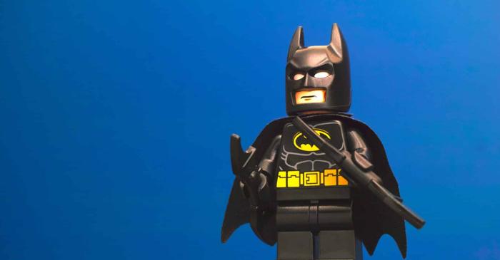 De ce ne face prezența lui Batman mai altruiști în metrou?