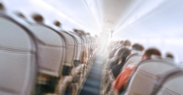 Fumurile toxice din avioane afectează din ce în ce mai multe zboruri comerciale