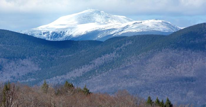 Muntele Washington din New Hampshire deține recordul mondial al vântului cu 372 km/h