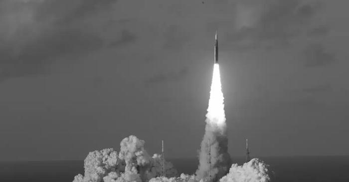 Statele Unite predau explorarea Lunii giganților tehnologici pentru a câștiga cursa cu China