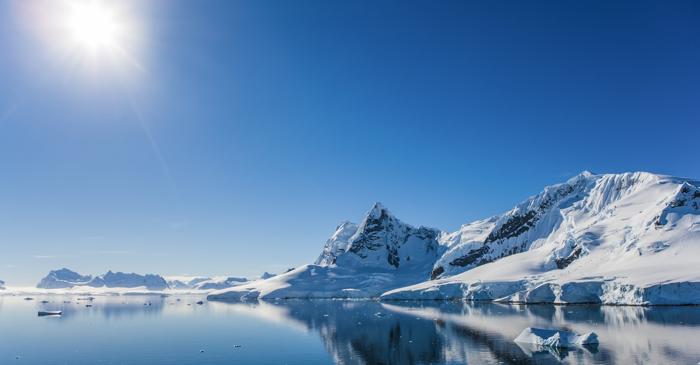 Topirea gheții din Antarctica va expune 120.000 de kilometri pătrați de teren bogat în aur și platină până în 2300