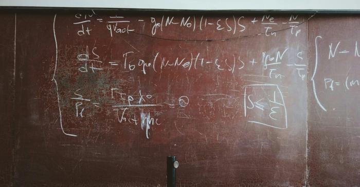 Un fizician polonez a descoperit o singură operație matematică care poate înlocui toate calculele