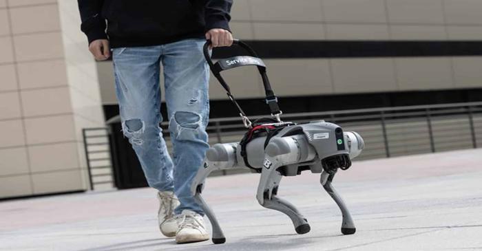 Un robot-ghid vorbitor transformă deplasarea persoanelor nevăzătoare