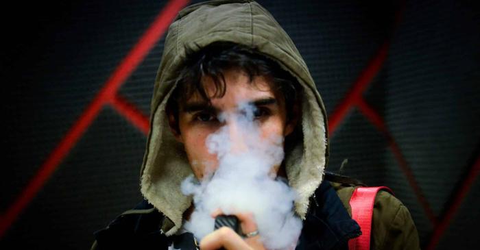 Vapotarea crește riscul de prediabet cu 7%, iar combinarea cu țigările tradiționale dublează pericolul