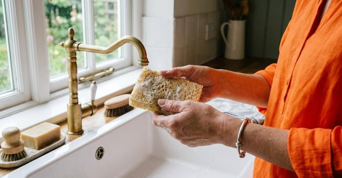 Buretele de vase devine un focar bacterian în fiecare casă
