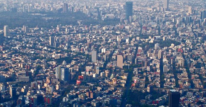 Construit pe un lac străvechi, Mexico City se scufundă cu 25 de centimetri pe an